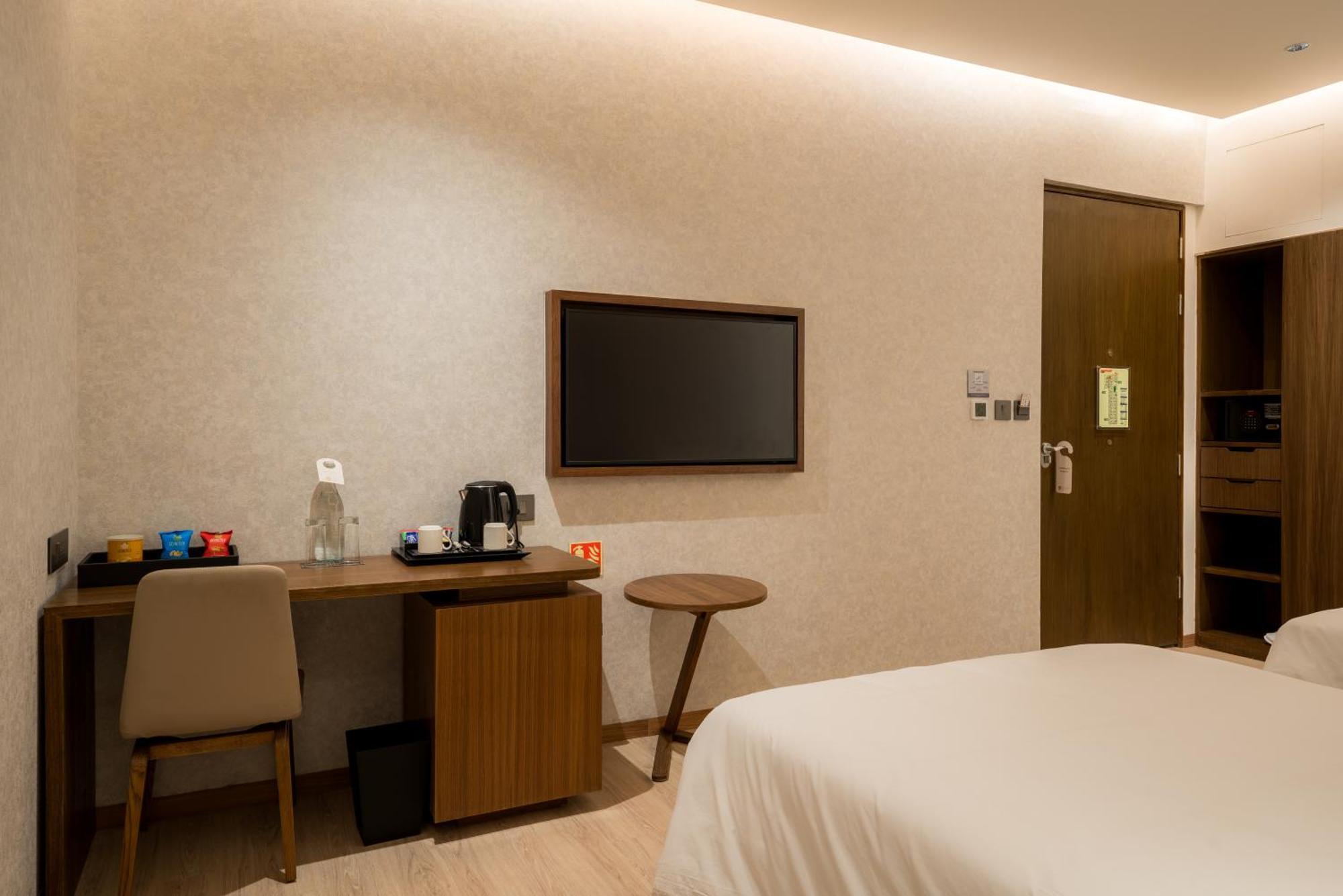 080 Transit Hotel, T2 Turuvekere Eksteriør billede